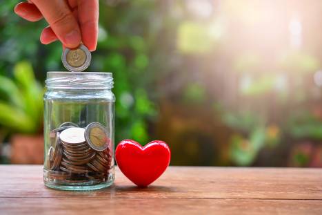 Foto: Glas gefüllt mit Herzen